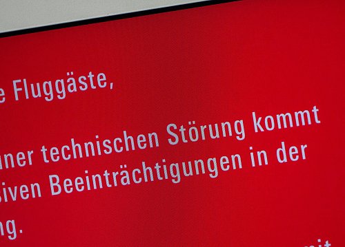 Wegen einer Störung bei der Deutschen Flugsicherung kam es zu großen Verzögerungen und Ausfällen wie hier am Flughafen Frankfurt (Foto aktuell). - © Andreas Arnold/dpa