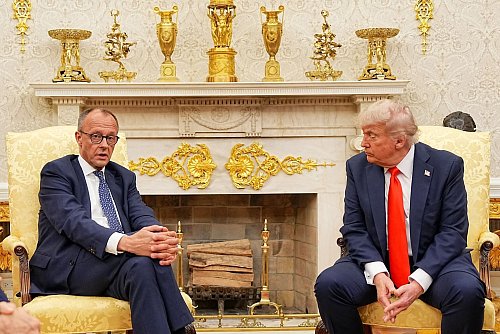Das Treffen von Kanzler Friedrich Merz mit US-Präsident Donald Trump im Weißen Haus verlief für den CDU-Vorsitzenden ohne Eklat. (Archivbild) - © Michael Kappeler/dpa