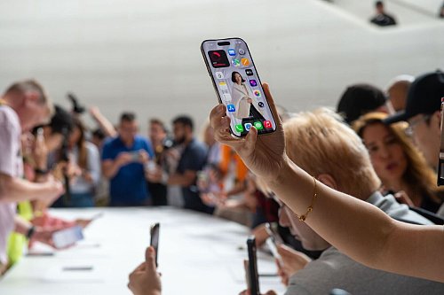 Das iPhone Air ist 5,6 Millimeter dick - und damit das bisher dünnste Apple-Handy. - © Andrej Sokolow/dpa