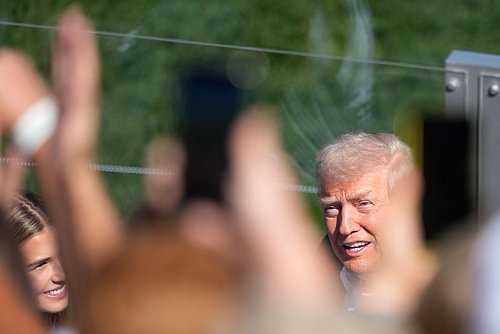 Donald Trump ist selbst begeisterter Golfer. - © Alex Brandon/AP/dpa