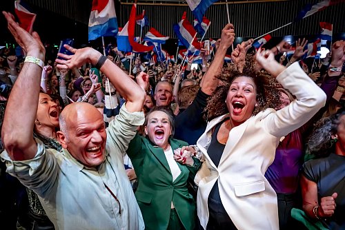 Die Mitte-Links-Partei D66 hat nach ersten Zahlen die Parlamentswahl in den Niederlanden gewonnen. - © Robin Utrecht/ANP/dpa