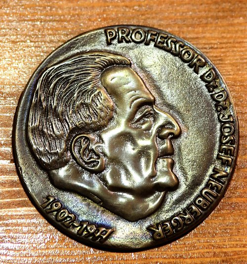 Die Josef-Neuberger-Medaille ehrt nichjüdische Persönlichkeiten, die sich um die jüdische Gemeinschaft verdient gemacht haben. (Archivfoto) - © picture alliance / dpa