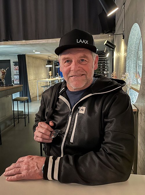 Reto Poltera gilt als Freestyle-Pionier und ist Managementmitglied des Skigebiets Laax. - © Manuel Meyer/dpa-tmn