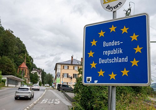 Weitere Grenzkontrollen starten am Montag. - © Peter Kneffel/dpa