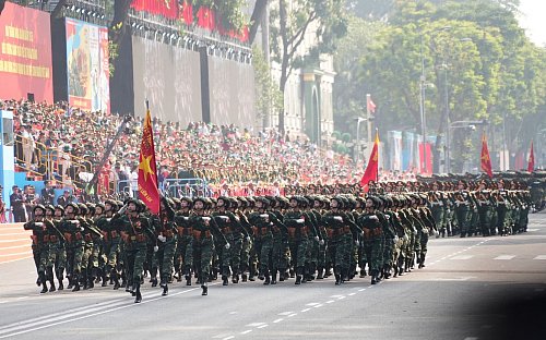 Seit Wochen hatten sich die Behörden auf den großen Tag vorbereitet. - © Hau Dinh/AP/dpa