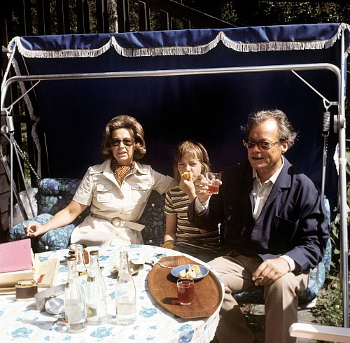 Kanzler mit Familie: Bundeskanzler Willy Brandt mit Ehefrau Rut und Sohn Matthias im Sommerurlaub (Archivbild). - © picture alliance / dpa
