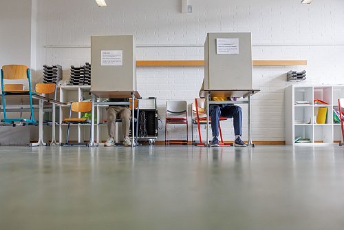 Mit Spannung werden die Ergebnisse der Stichwahlen um kommunale Spitzenposten in NRW erwartet. (Archivbild) - © Friso Gentsch/dpa