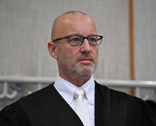 Sieht keine Schuld beim DFB: Anwalt Jan-Olaf Leisner. - © Arne Dedert/dpa/POOL/dpa