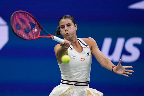Emma Navarro muss sich in ihrem ersten Grand-Slam-Halbfinale geschlagen geben. - © Seth Wenig/AP/dpa