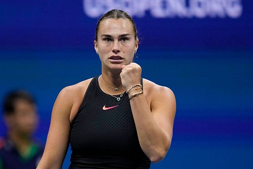 Aryna Sabalenka darf jubeln: Wie vor einem Jahr steht sie im US-Open-Finale. - © Seth Wenig/AP