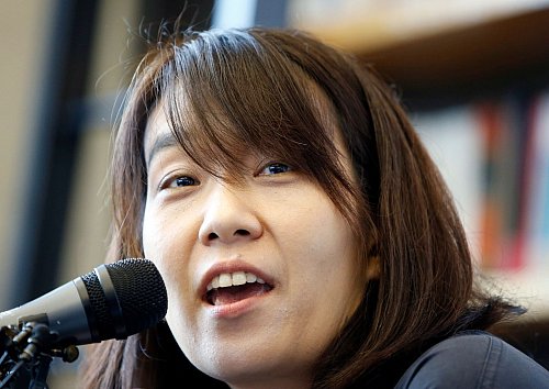 Die 53-Jährige erhält den Preis «für ihre intensive poetische Prosa, die sich historischen Traumata stellt und die Zerbrechlichkeit des menschlichen Lebens offenlegt». (Archivbild) - © Lee Jin-man/AP/dpa