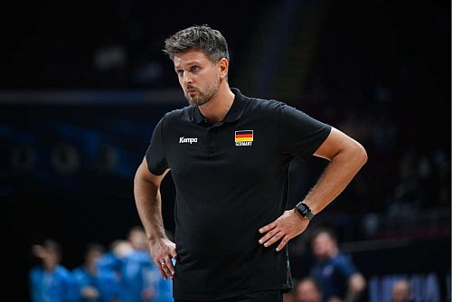 Bundestrainer Micha? Winiarski hofft auf einen Lerneffekt. - © -/Volleyballworld/dpa