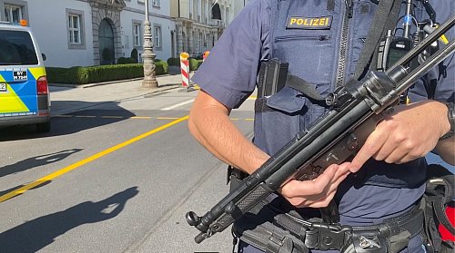 In München tötete die Polizei einen 18-Jährigen, der auf das israelische Generalkonsulat und das NS-Dokumentationszentrum geschossen hatte. (Archivbild) - © München TV/dpa