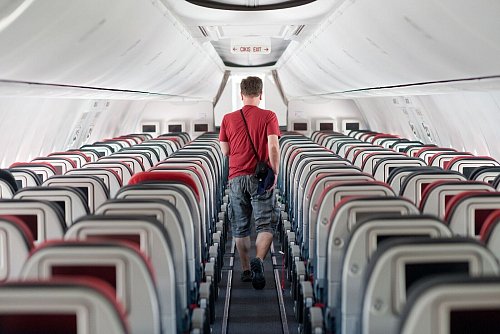 Das zentrale Element bei der Überwindung einer Flugangst ist die Konfrontation. Viele Flugangst-Seminare enden deshalb mit einem tatsächlichen Flug. - © Klaus-Dietmar Gabbert/dpa-tmn