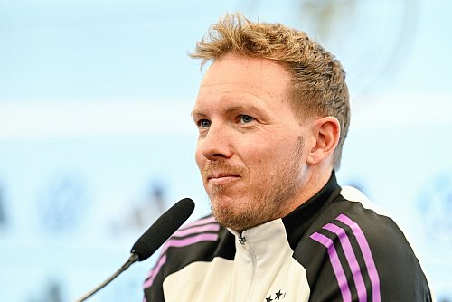 Bundestrainer Julian Nagelsmann erklärt seine Sicht der Dinge. - © Uwe Anspach/dpa