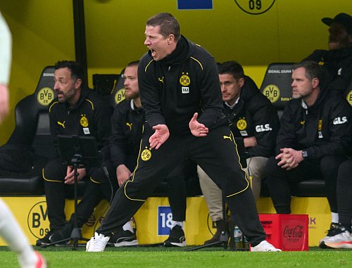 BVB-Interimscoach Tullberg coachte leidenschaftlich. - © Bernd Thissen/dpa