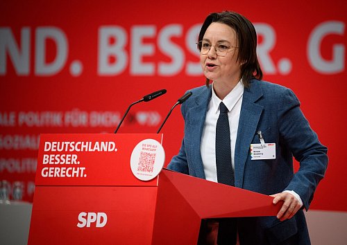 Michelle Müntefering (SPD) sagt, sie wolle mehr Zeit mit ihrem Ehemann, dem früheren SPD-Politiker Franz Müntefering, verbringen. (Archivfoto) - © Bernd von Jutrczenka/dpa