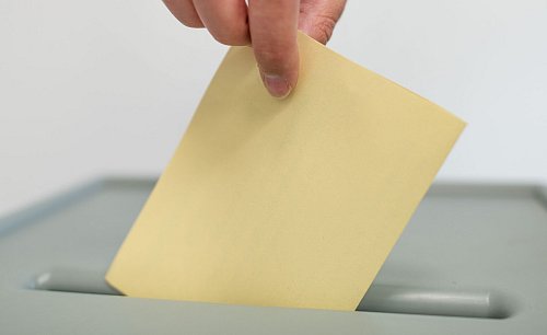 In Röttingen wird jemand Bürgermeister, dessen Name gar nicht auf dem Stimmzettel gedruckt war. - © Uwe Anspach/dpa