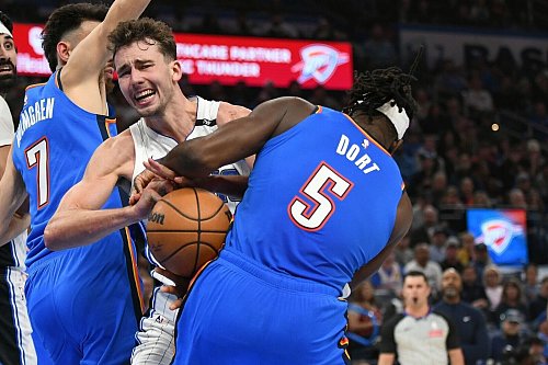 Kaum Durchkommen für Franz Wagner und die Orlando Magic - © Kyle Phillips/AP/dpa