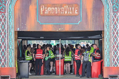 225.000 Menschen werden zu Deutschlands größtem Elektro-Festival erwartet. - © Christoph Reichwein/dpa