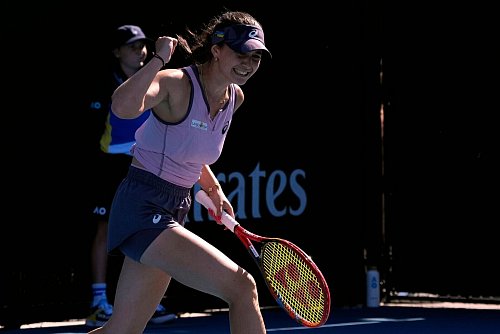 Eva Lys hat bei den Australian Open allen Grund zur Freude. - © Manish Swarup/AP/dpa