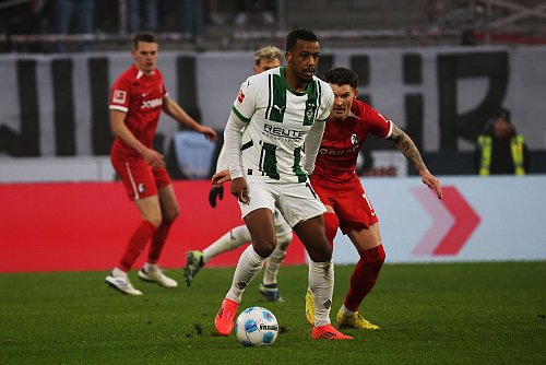 Alassane Plea hatte in der ersten Halbzeit die Gladbacher Führung auf dem Fuß. - © Philipp von Ditfurth/dpa