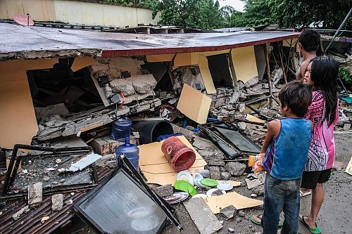 Viele Menschen verloren ihre Häuser. - © Uncredited/AP/dpa