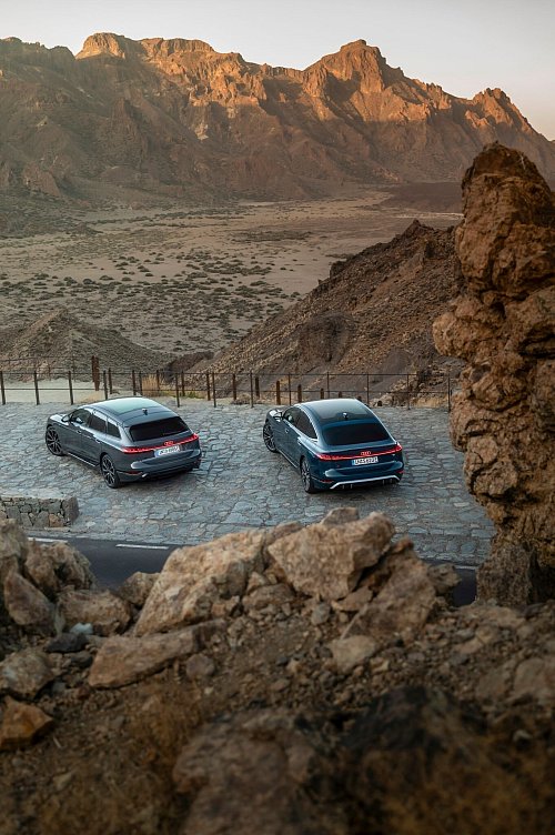 Vier Ringe im Doppelpack: Den A6 e-tron parkt Audi als Kombi Avant sowie als Fließhecklimousine Sportback (rechts) ein. - © Audi AG/dpa-tmn