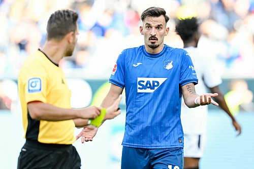 Hoffenheims Mergim Berisha ist nach seinem Zwist mit Coach Pellegrino Matarazzo zurück im Training. - © Uwe Anspach/dpa