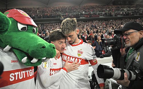 Früher kollektiver Jubel: Mit einem Traumtor von Angelo Stiller ging der VfB in Führung. - © Tom Weller/dpa
