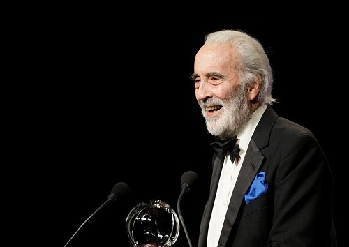 Der legendäre Dracula-Darsteller Christopher Lee (1922-2015) im Jahr 2010 in Bochum. (Archivbild) - © picture alliance / dpa