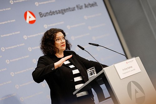 Die Nachfrage nach Arbeitskräften in Deutschland bleibt auch im Oktober schwach. - © Daniel Löb/dpa