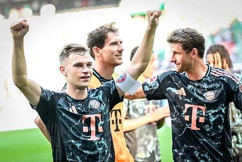 Kimmich (l.) ist Bayerns Mittelfeldchef. - © Sina Schuldt/dpa