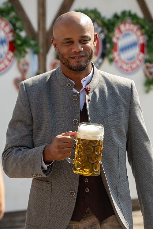 VIncent Kompany strebt einen Heimsieg an. - © Stefan Puchner/dpa