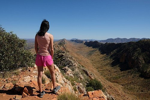 46 planierte Stellen gibt es am Larapinta Trail, wo man sein Zelt aufschlagen kann. Counts Point ist eine davon. - © Florian Sanktjohanser/dpa-tmn