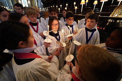Traditionalisten wollen reine Jungen- und Männerchöre als wichtiges Kulturerbe erhalten. - © Lucy North/PA Wire/dpa