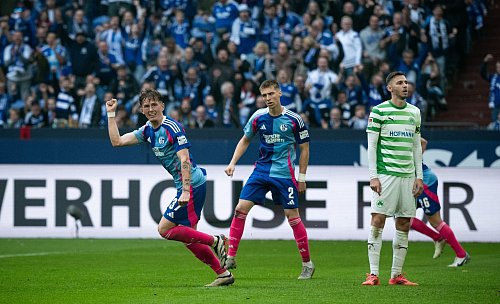 Da konnte Max Grüger noch jubeln. - © Fabian Strauch/dpa