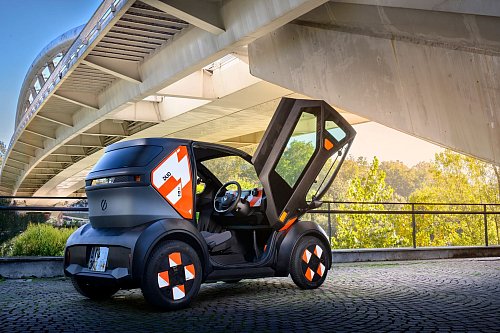 Macht hoch die Tür, die Tor macht weit: Mit ganz viel Herrlichkeit ist es im Innenraum dann vorbei - zumindest im Vergleich zu einem Auto. - © Renault/dpa-tmn