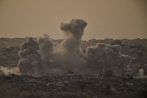 Große Teile des Gazastreifens sind verwüstet. - © Leo Correa/AP/dpa