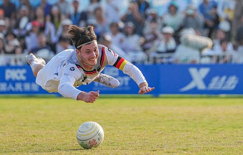 Im Faustball gehört Deutschland zu den weltweit besten Nationen. - © Tenzin Nyida/XinHua/dpa