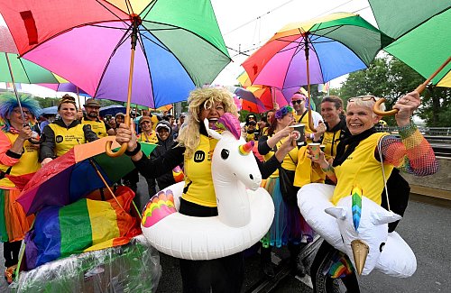 Es herrschte Partylaune, doch es gab auch ernste Töne. - © Roberto Pfeil/dpa