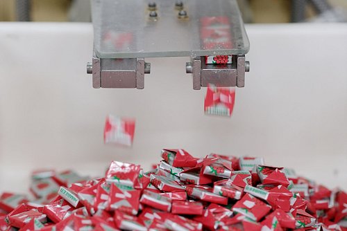 1.000 Tonnen Frukas werden im Jahr produziert. - © Sebastian Willnow/dpa