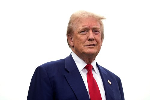 Der Republikaner Donald Trump gab sich ahnungslos mit Blick auf Loomers radikale Positionen. - © Jae C. Hong/AP/dpa