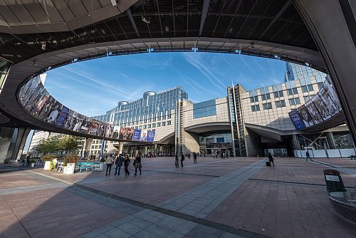 Das Europaparlament hat auch ein Besucherzentrum, der Eintritt ist kostenfrei. Es empfiehlt sich aber, ein Zeitfenster zu buchen. - © Sophie Voituron/visit.brussels/dpa-tmn