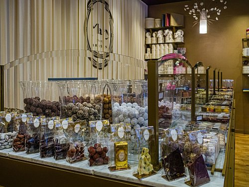 Traum für alle Schokofans: Im Zentrum der Stadt gibt es viele Chocolaterien. - © Jean-Paul Remy/visit.brussels/dpa-tmn