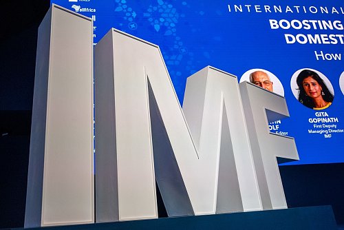 Der IWF legt regelmäßig seine Prognose für die Weltwirtschaft vor. (Archivbild) - © Christophe Gateau/dpa