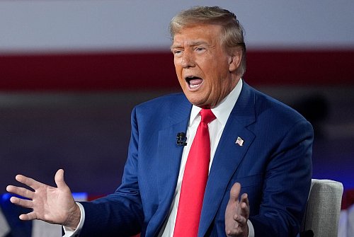 Er hat es bereits angekündigt: Jetzt will Trump Zölle auf Waren aus einigen Ländern schon am ersten Tag umsetzen. (Archivbild) - © Evan Vucci/AP/dpa
