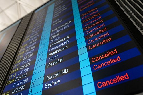 Am internationalen Flughafen Hongkong fielen Hunderte Flüge aus. - © Vernon Yuen/Nexpher via ZUMA Press Wire/dpa