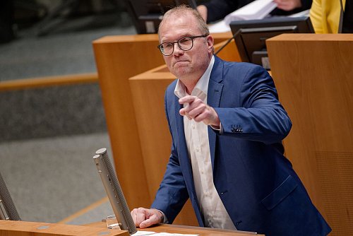 Der SPD-Oppositionsführer im NRW-Landtag, Jochen Ott, wirft der CDU soziale Spaltung der Gesellschaft vor. - © Henning Kaiser/dpa