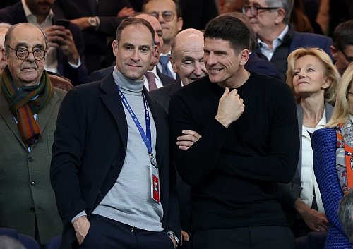 Leipziger Chefetage: Oliver Mintzlaff und Mario Gomez (r.). - © Jan Woitas/dpa